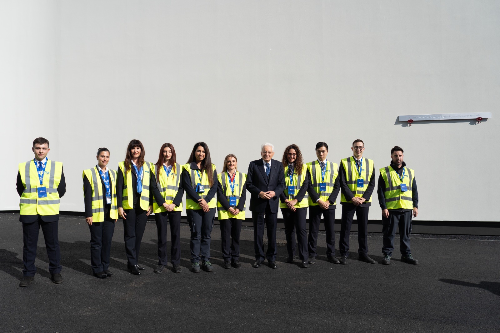 Mattarella con alcuni operatori di ADR - 2025