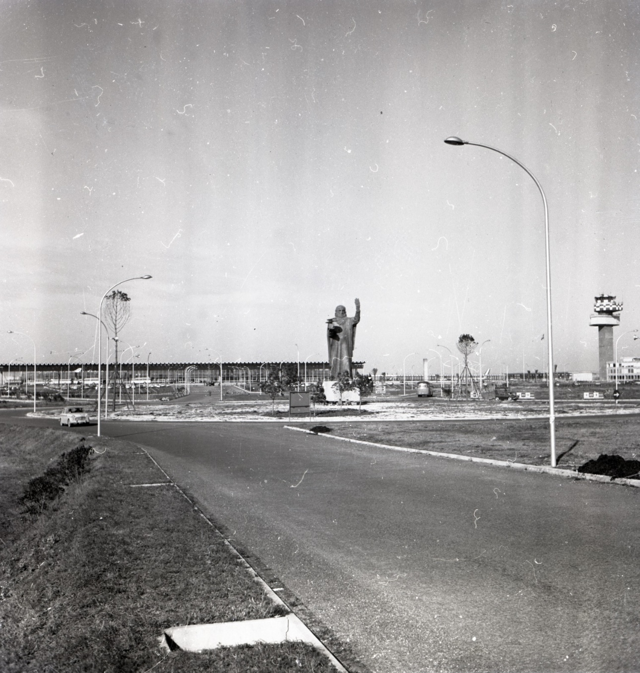 Statua di Leonardo da Vinci, inaugurata il 19-08-1960